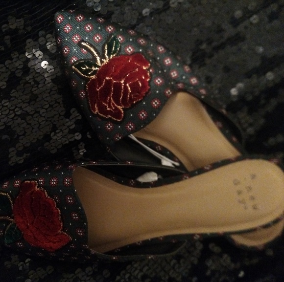 Red rose a new day ladies shoes - Picture 1 of 3
